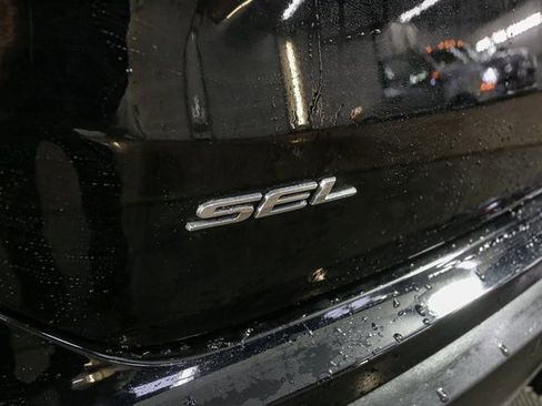 Used 2022 Ford Edge SEL w/ Convenience Package image 9