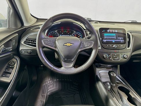 Used 2017 Chevrolet Malibu LT w/ Driver Confidence Package FWD image 21