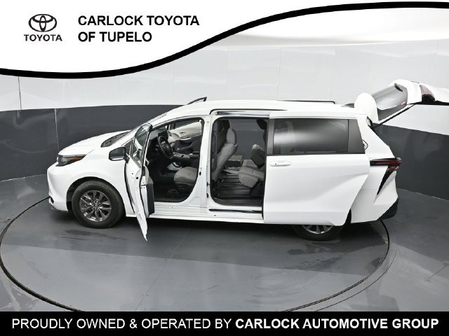 Used 2023 Toyota Sienna LE FWD image 68