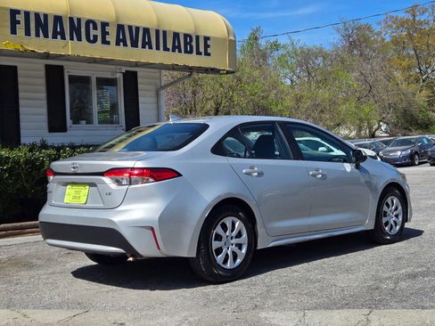 Used 2022 Toyota Corolla LE image 4
