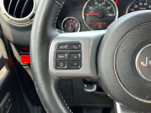Used 2015 Jeep Wrangler Unlimited Rubicon AWD/4WD image 19