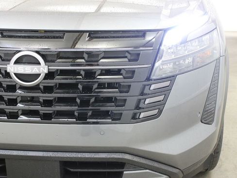New 2026 Nissan Pathfinder SL w/ SL Premium Package FWD image 8