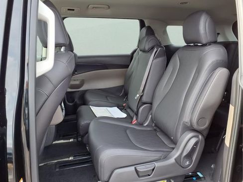 New 2026 Kia Carnival image 17