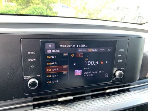 Used 2022 Kia Carnival LX image 23