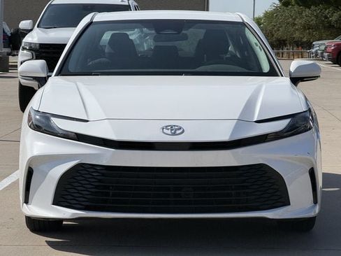 Used 2025 Toyota Camry LE FWD image 8