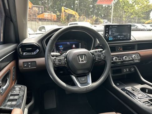 Used 2025 Honda Pilot Elite image 28