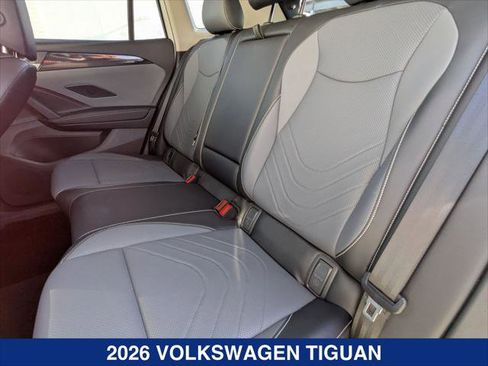 Certified 2026 Volkswagen Tiguan SE w/ Panoramic Sunroof Package AWD/4WD image 19