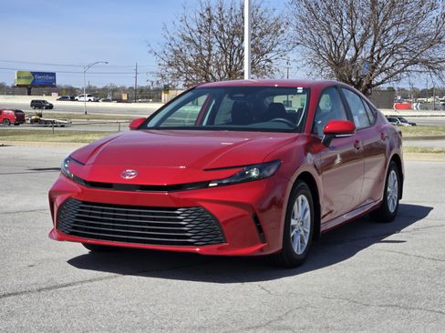 New 2026 Toyota Camry LE w/ Convenience Package image 2