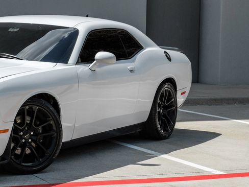 Used 2018 Dodge Challenger R/T Scat Pack RWD image 8