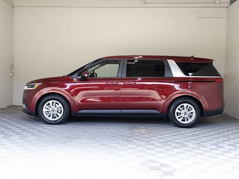 Used 2024 Kia Carnival LX FWD image 7
