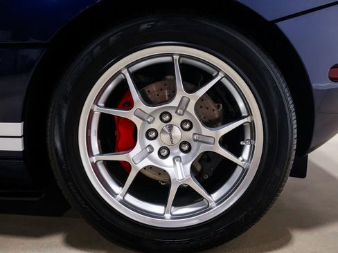 Used 2006 Ford GT RWD image 20