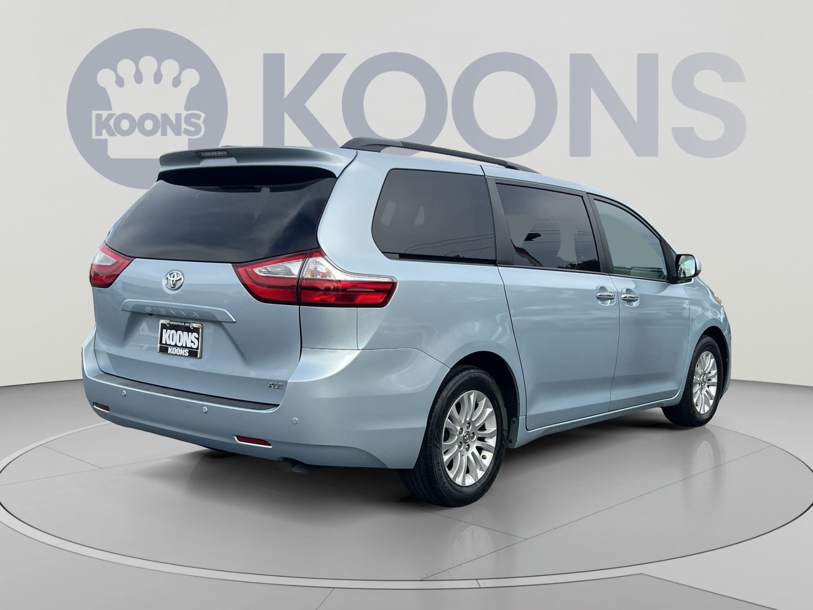 Used 2017 Toyota Sienna XLE w/ XLE Navigation Package FWD image 8