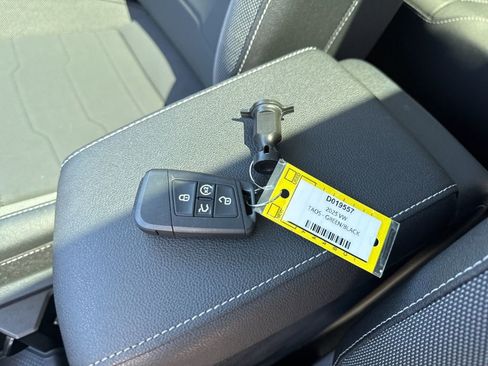 Used 2025 Volkswagen Taos SE AWD/4WD image 29