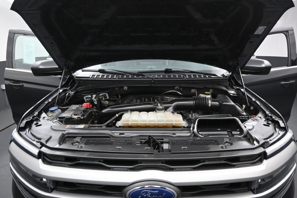 Used 2024 Ford Expedition XLT RWD image 30