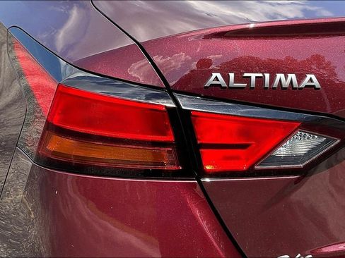 Used 2025 Nissan Altima 2.5 SV FWD image 26