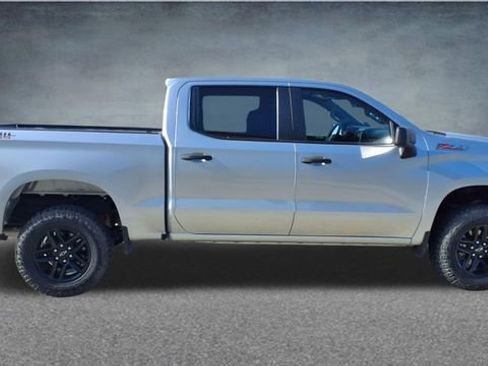 Used 2021 Chevrolet Silverado 1500 Custom Trail Boss w/ LPO, Dark Essentials Package AWD/4WD image 9