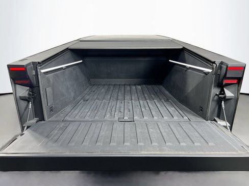 Used 2024 Tesla Cybertruck AWD Crew Cab image 26