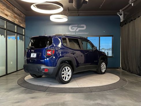 Used 2018 Jeep Renegade Latitude w/ Cold Weather Group image 3