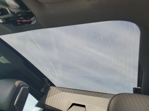 Used 2023 BMW 760i xDrive image 29