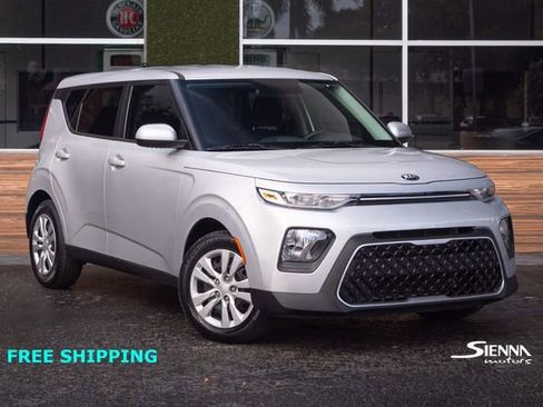 Used 2020 Kia Soul LX image 3