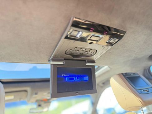 Used 2018 Cadillac Escalade ESV Platinum AWD/4WD image 13