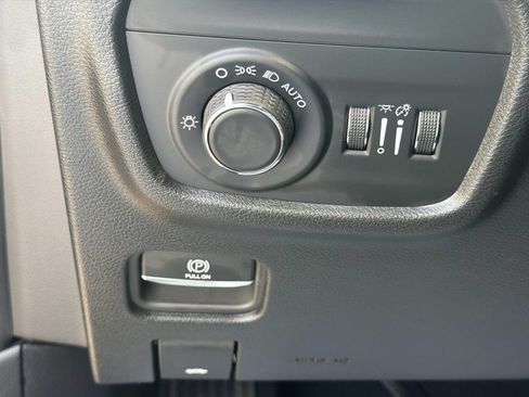 Used 2025 Jeep Grand Cherokee Altitude AWD/4WD image 14