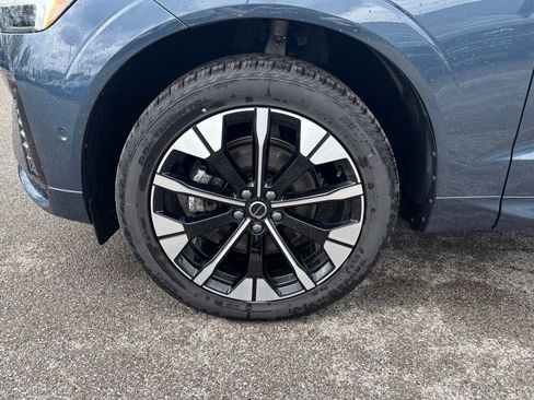 Certified 2026 Volvo XC60 B5 Plus w/ Climate Package AWD/4WD image 32