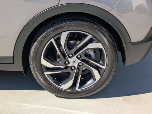 Used 2023 Chevrolet Bolt LT FWD image 9