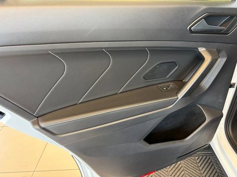 Used 2022 Volkswagen Tiguan SE AWD/4WD image 25