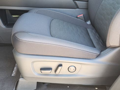 Used 2025 Nissan Pathfinder SV w/ SV Premium Package image 26