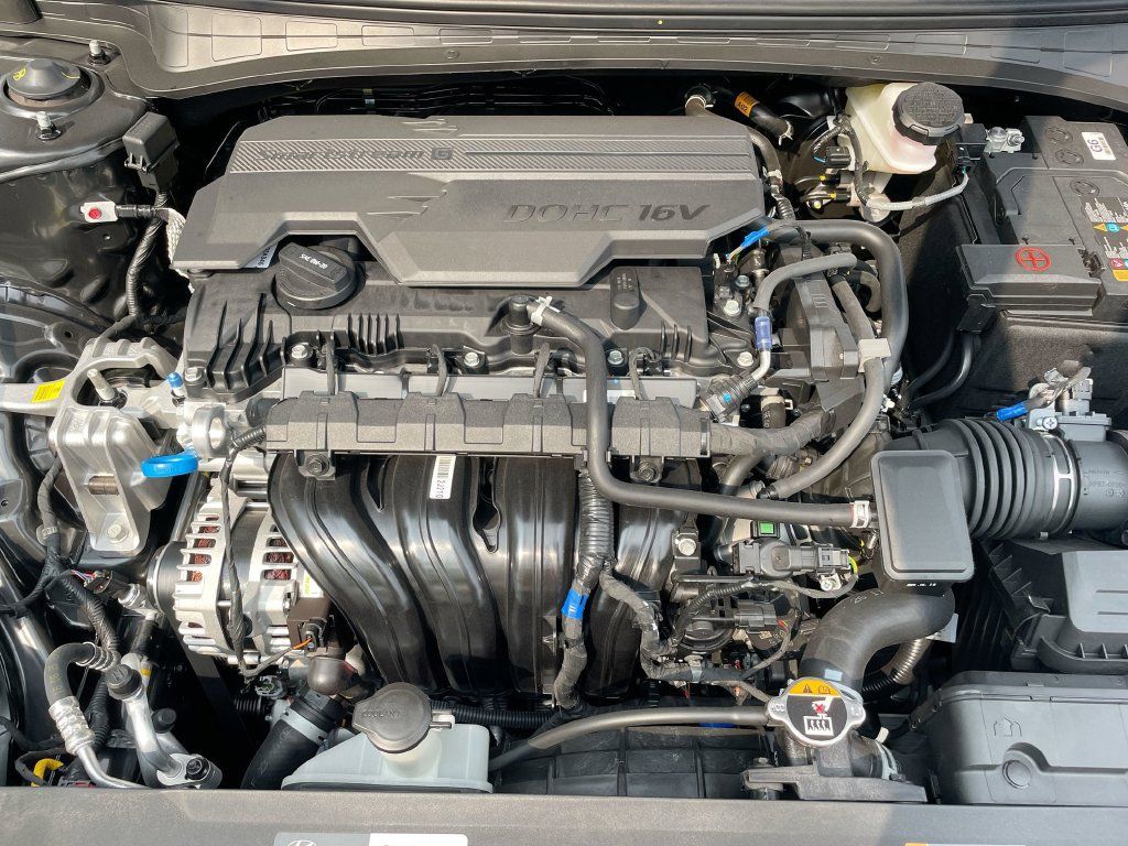 Used 2025 Hyundai Elantra Sport FWD image 51