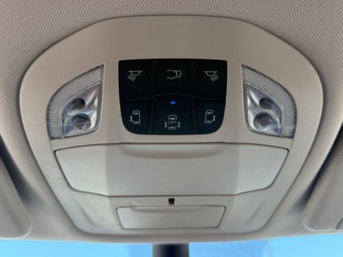 Used 2023 Chrysler Pacifica Touring-L FWD image 35