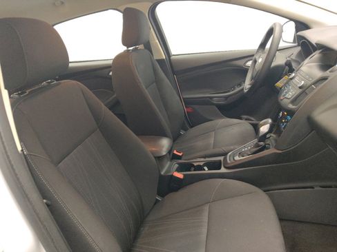 Used 2018 Ford Focus SE w/ SE Appearance Package image 21