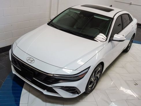 Used 2025 Hyundai Elantra Limited w/ Cargo Package FWD image 40