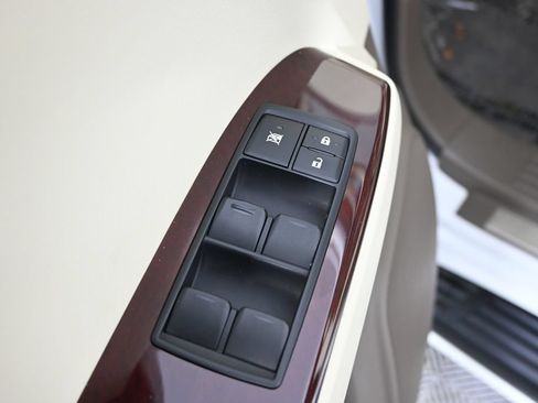 Used 2014 Lexus GX 460 w/ Premium Package AWD/4WD image 21