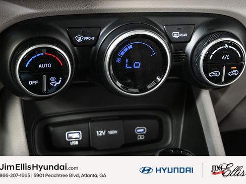 Certified 2023 Hyundai Venue SEL image 17