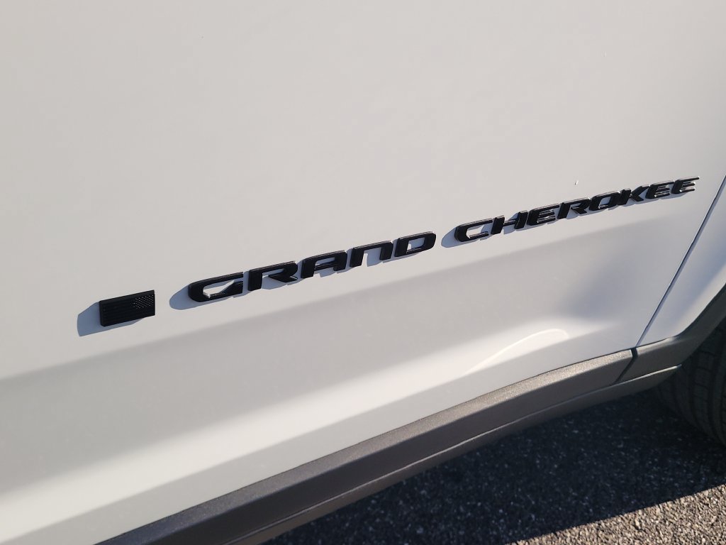 New 2027 Jeep Grand Cherokee Altitude AWD/4WD image 7