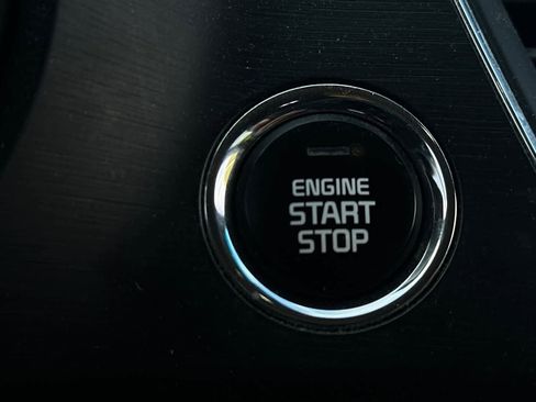 Used 2017 Kia Sedona LX w/ LX Essentials Premium Package image 25