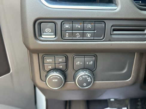 Used 2024 Chevrolet Tahoe Z71 w/ Luxury Package AWD/4WD image 24