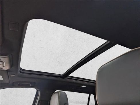 Used 2023 GMC Yukon SLT image 17