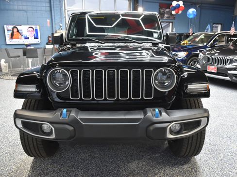 Used 2024 Jeep Wrangler Unlimited Sahara w/ Technology Group image 15