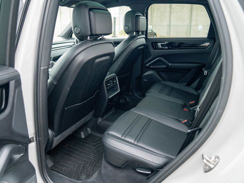 Certified 2020 Porsche Cayenne image 23