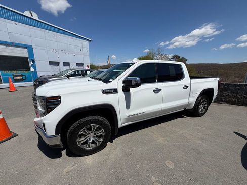 Used 2025 GMC Sierra 1500 SLT AWD/4WD image 2