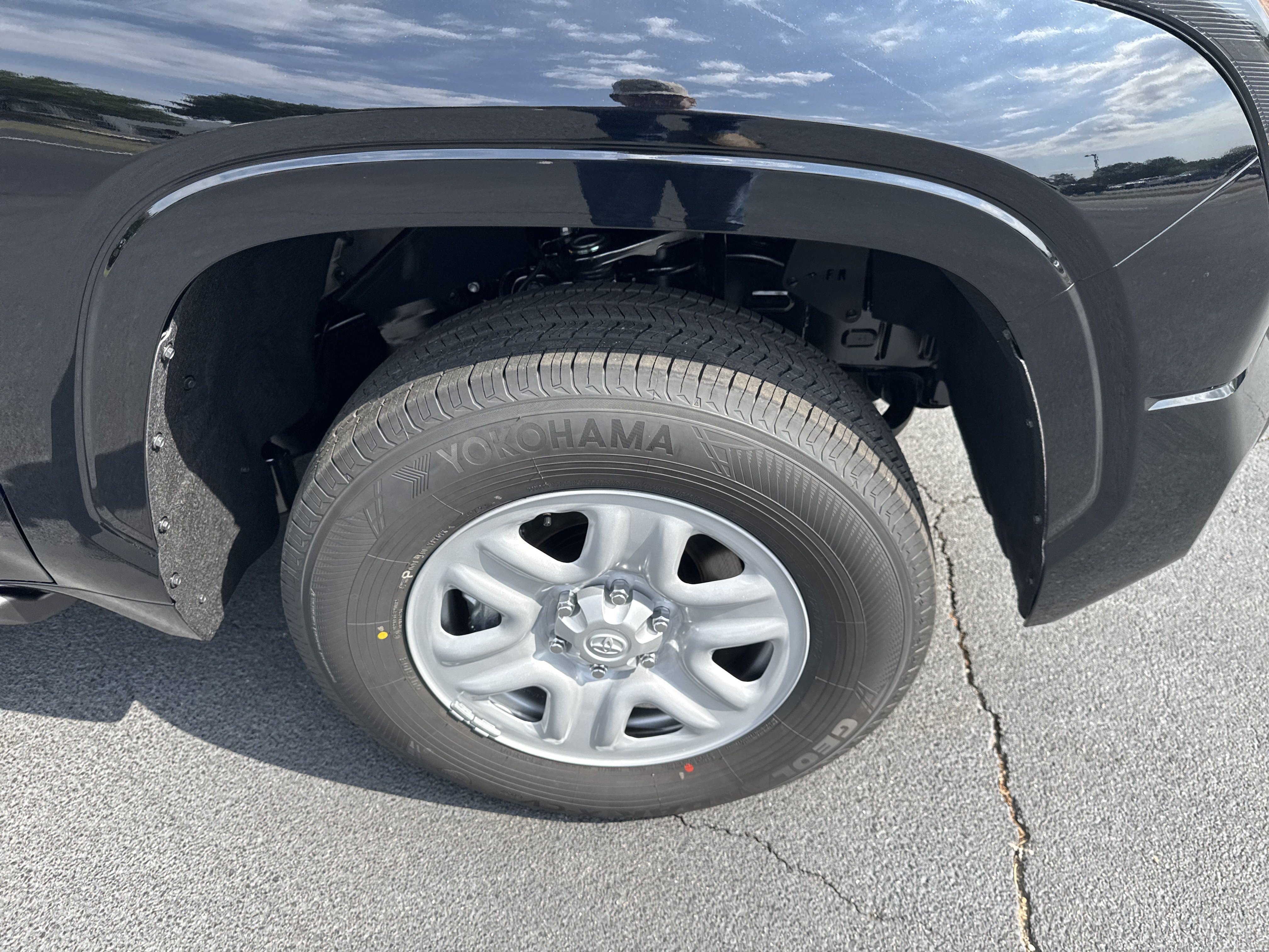 New 2025 Toyota Tundra SR w/ SR Tow Package AWD/4WD image 10