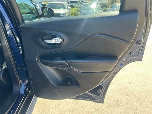 Used 2016 Jeep Cherokee Trailhawk w/ Leather Interior Group AWD/4WD image 14