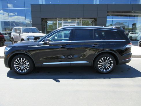 Used 2024 Lincoln Aviator Reserve AWD/4WD image 4