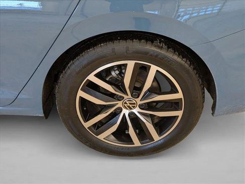 Used 2025 Volkswagen Jetta SE image 24