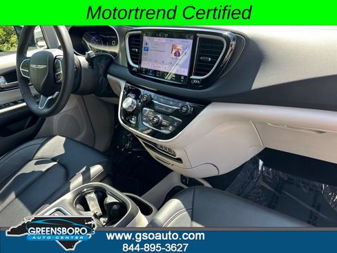 Used 2024 Chrysler Pacifica Touring-L FWD image 16