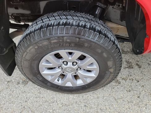 Used 2016 Toyota Tacoma SR5 w/ SR5 Appearance Package (SN) RWD image 11