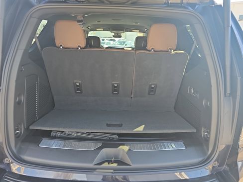 Used 2025 Chevrolet Tahoe High Country image 14